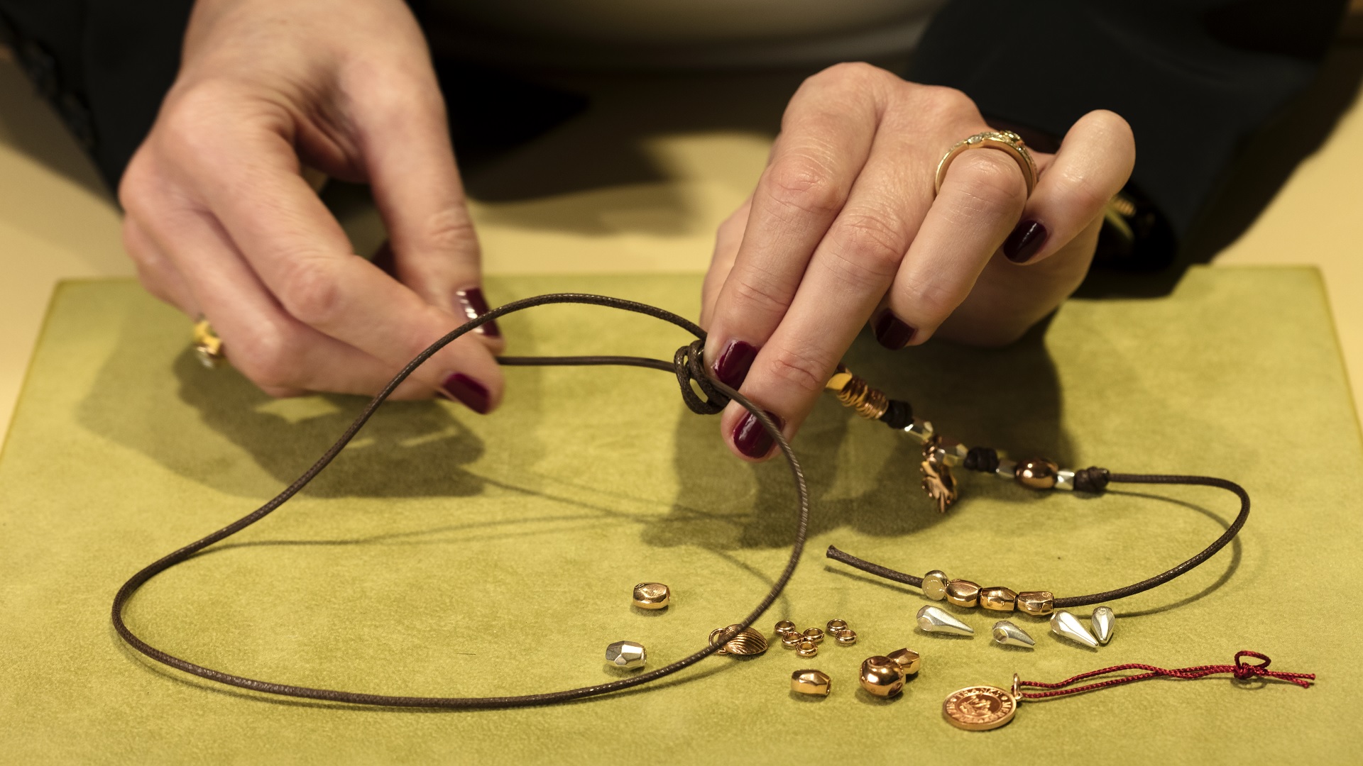 Dodobänderknüpfen bei Juwelier S.M.Wild
