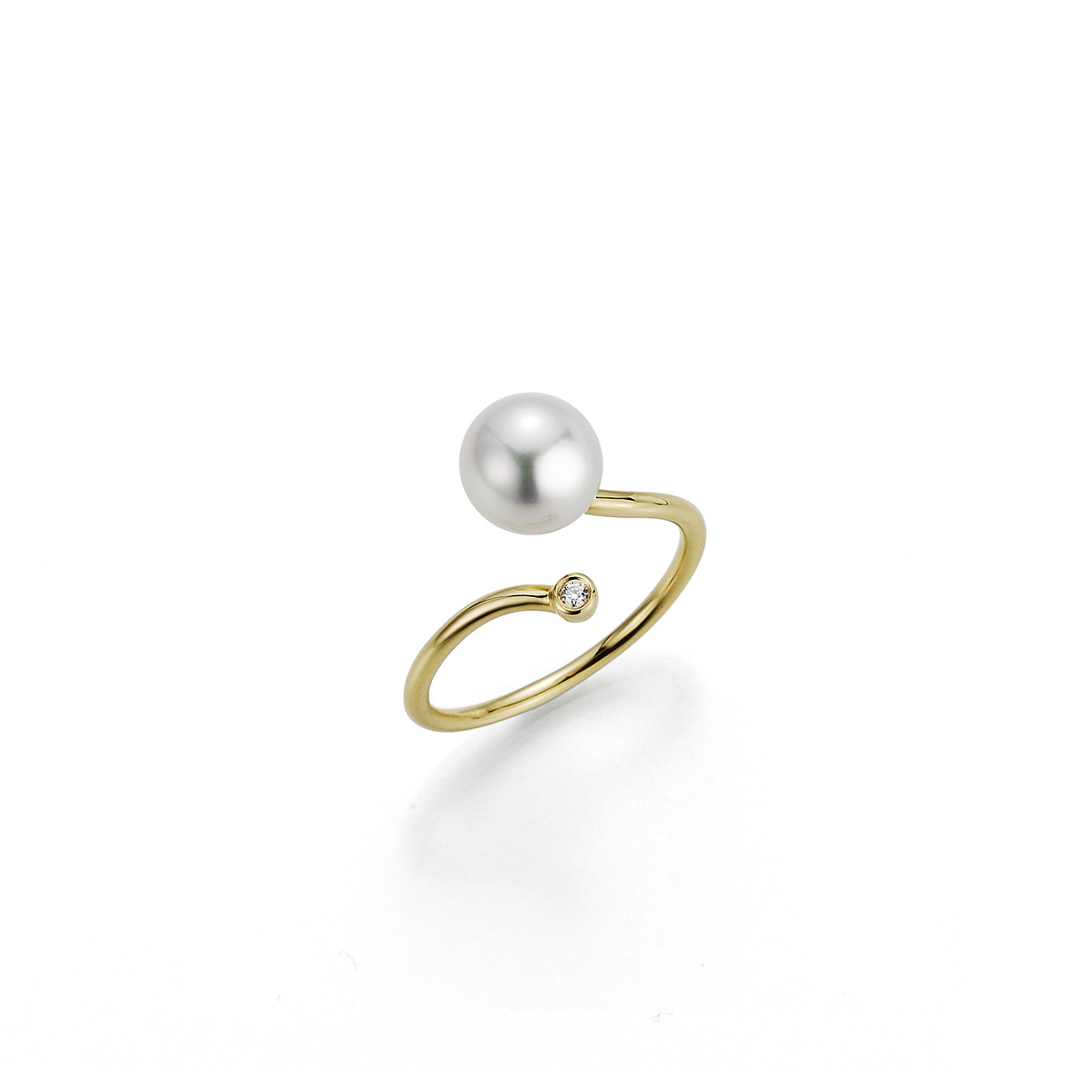 Ring aus Gelbgold mit Zuchtperlen und Diamant