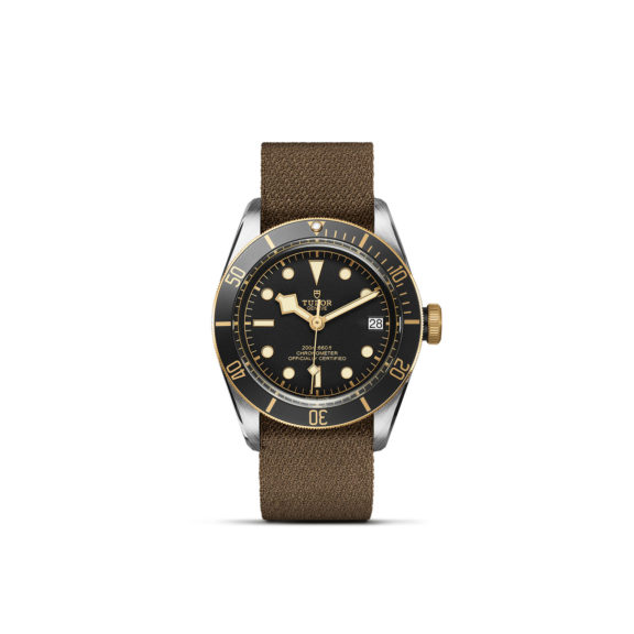 Tudor Black Bay S&G mit Edelstahlgehäuse und Textilband und schwarzem Zifferblatt