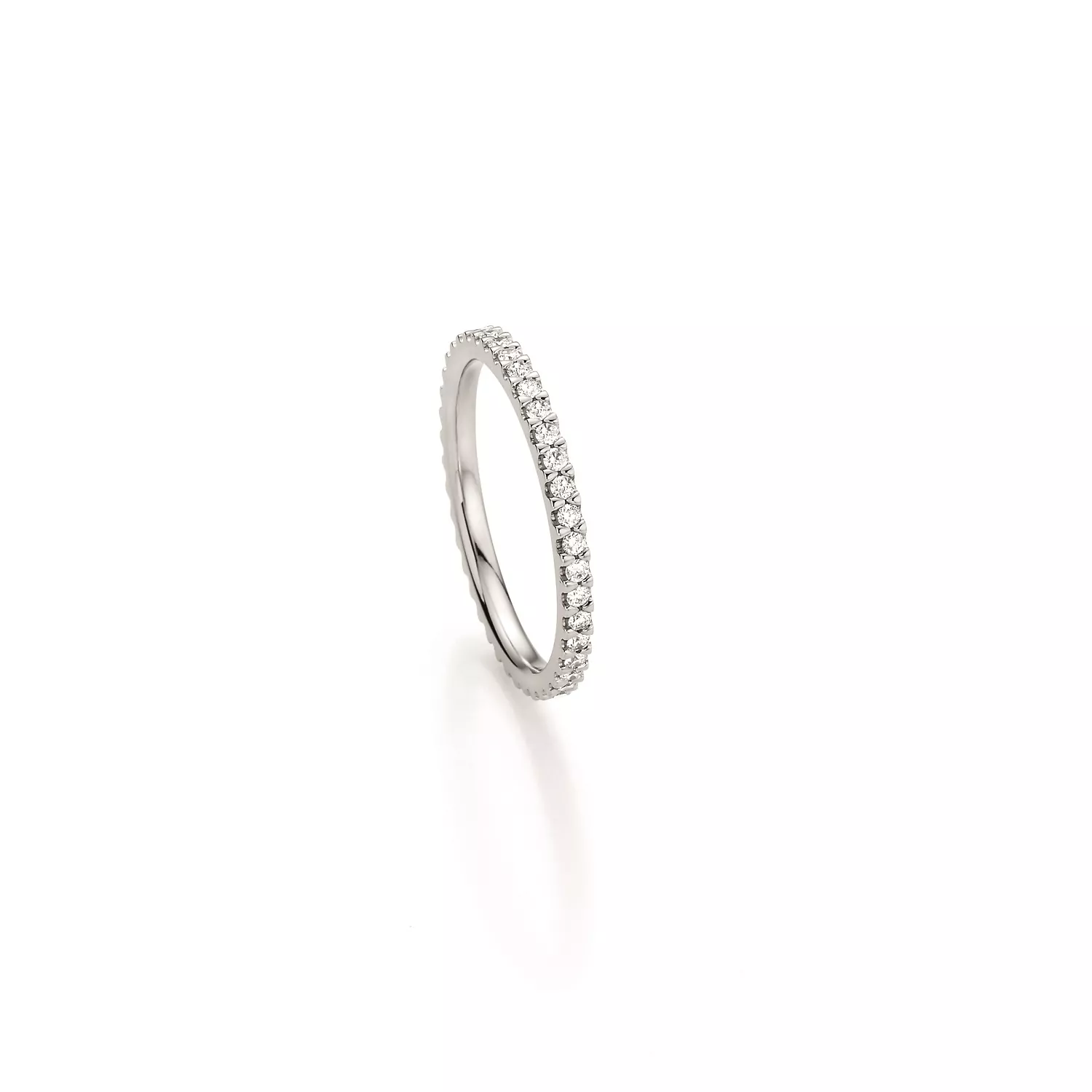 Ring aus Weißgold mit Diamanten