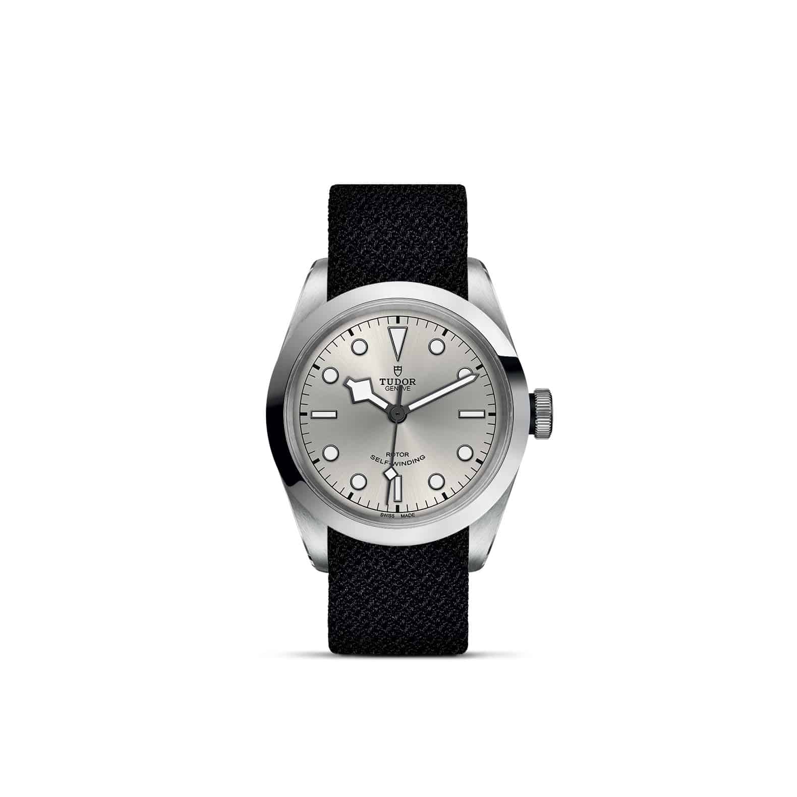 Tudor Black Bay 41 mit Edelsthalgehäuse und Textilband und silberfarbenem Zifferblatt