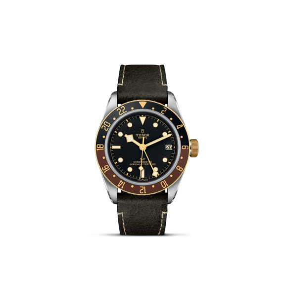 Tudor Black Bay GMT S&G mit Edelstahlgehäuse und Lederband und schwarzem Zifferblatt