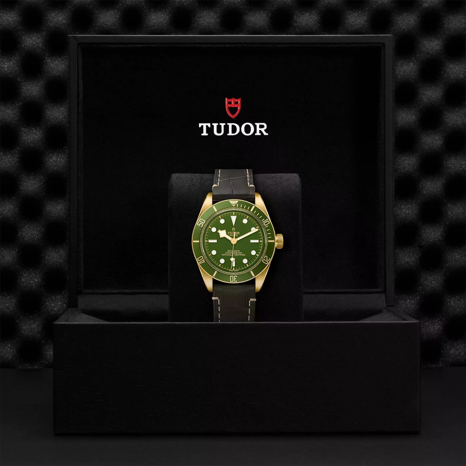 Tudor Black Bay Fifty-Eight 18K mit Gehäuse aus 18 Karat Gelbgold und Lederband und grünem Zifferblatt in der Box