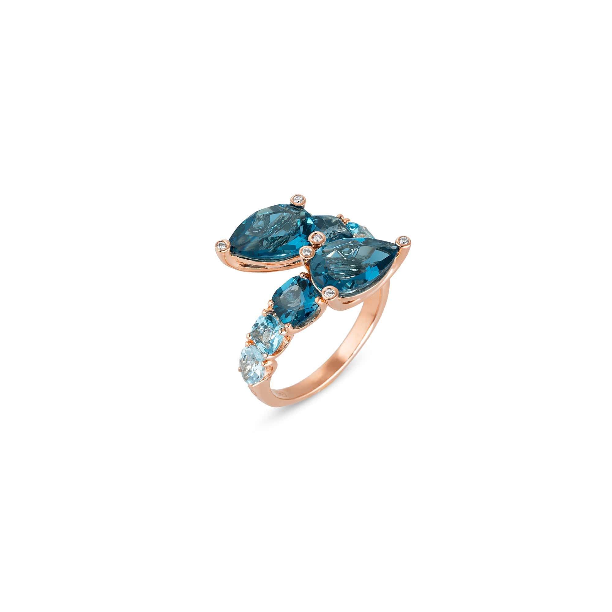 Ring aus 18 Karat Roségold mit londonblue Topas, blauem Topas, skyblue Topas und Diamanten