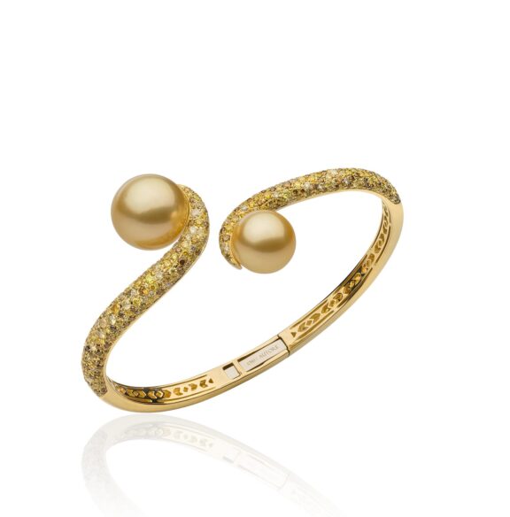 Armschmuck aus 18 Karat Gelbgold mit Südseezuchtperlen von Autore
