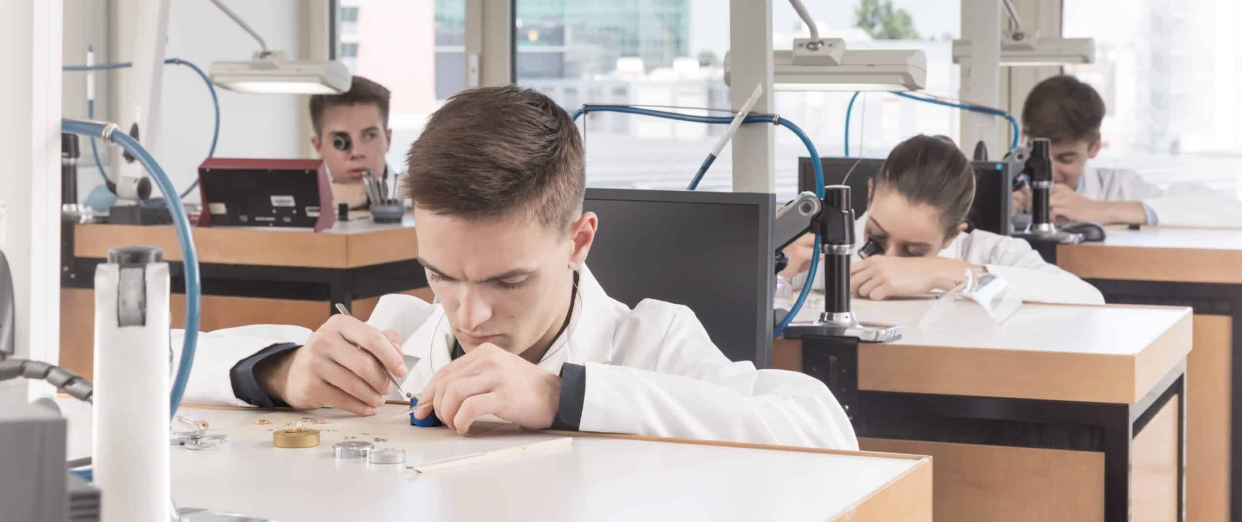 Rolex Uhrmacherkunst in den Rolex-Werkstätten