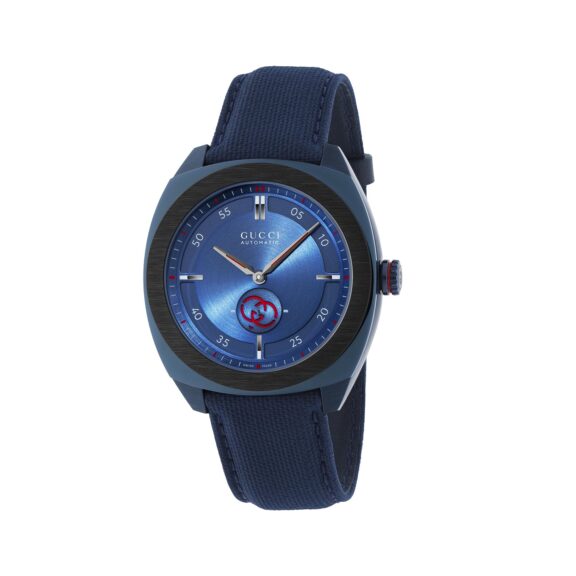 Gucci Interlocking Uhr mit PVD-beschichtetem Edelstahlgehäuse und Kautschukband mit blauem Zifferblatt