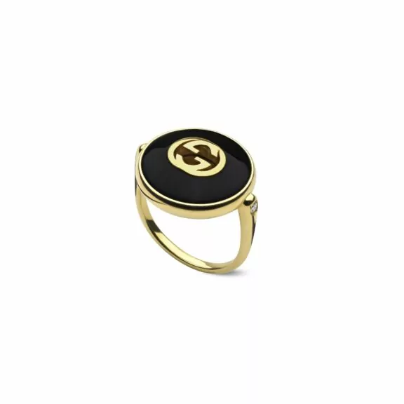 Interlocking Ring von Gucci aus 18 Karat Gelbgold mit Onyx und Diamanten