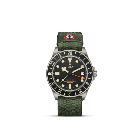 Pelagos FXD GMT von Tudor mit Titangehäuse und Textilband