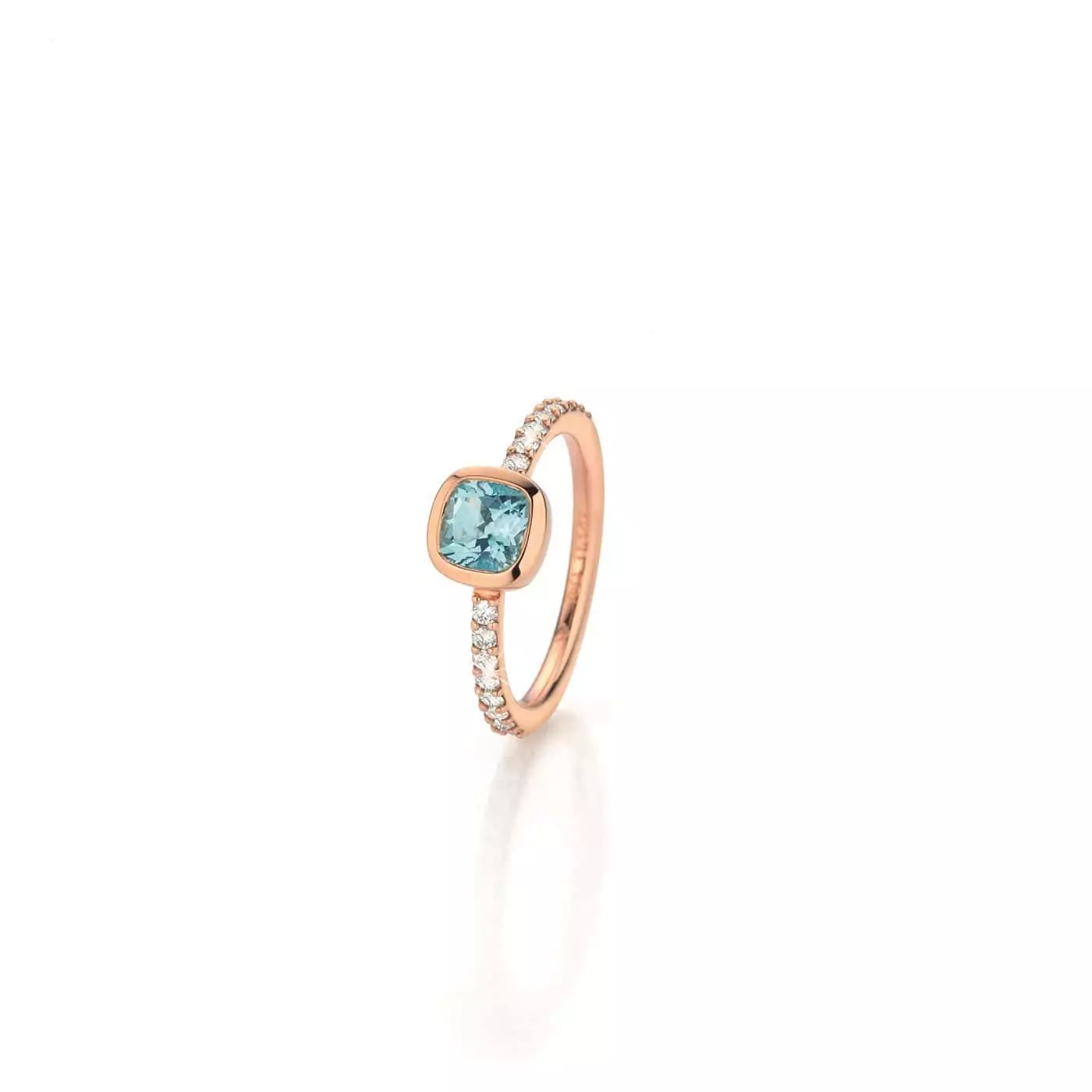 Ring aus Roségold mit Aquamarin und Diamanten