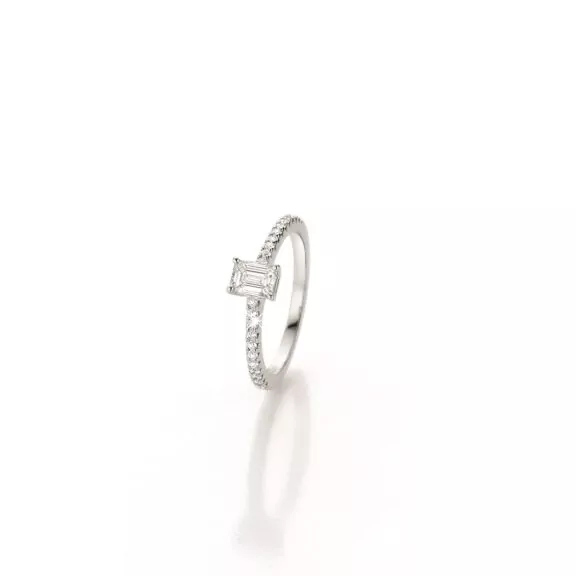 Ring aus Weißgold mit Diamanten