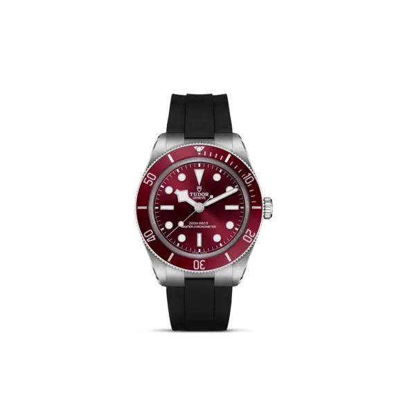 Tudor Black Bay 58 mit Edelstahlgehäuse und Kautschukband und bordeauxfarbenem Zifferblatt
