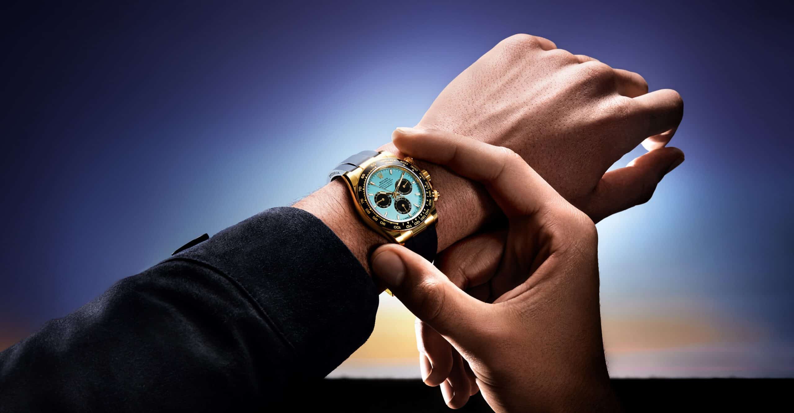 Das neue türkise Zifferblatt der Rolex Cosmograph Daytona am Handgelenk