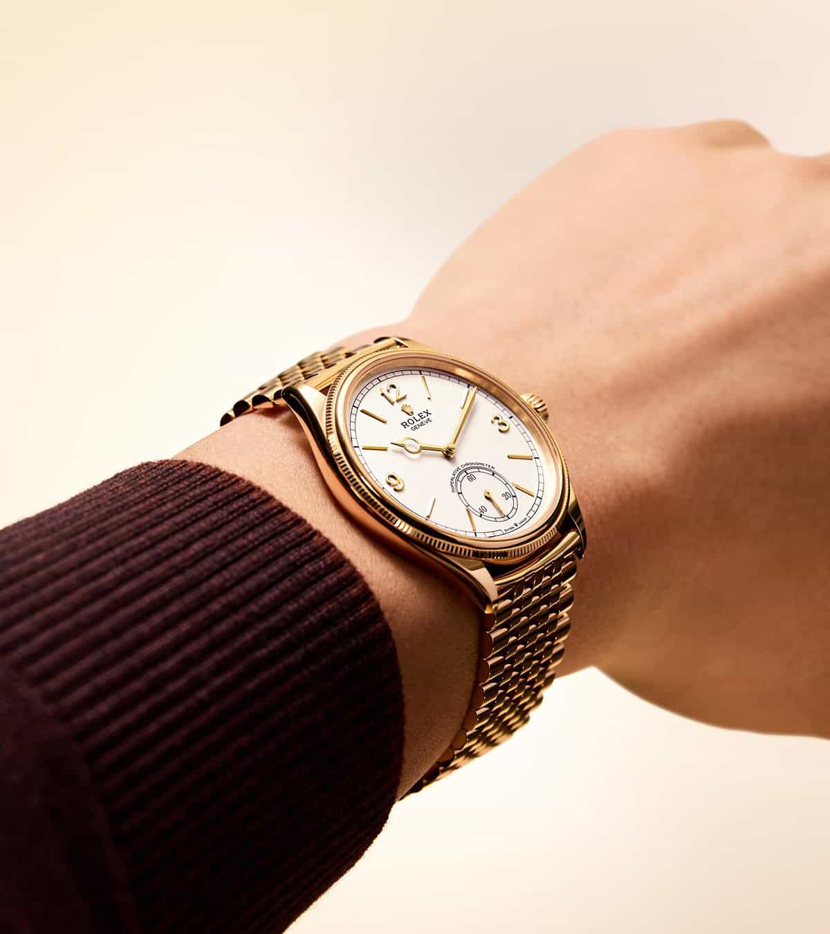 Die Rolex Perpetual 1908 in Gelbgold mit Settimo-Band am Handgelenk