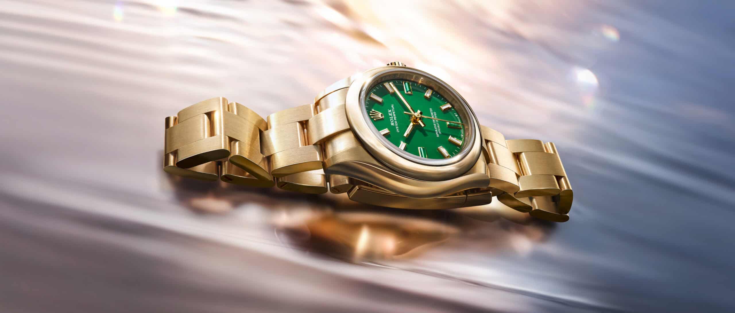 Die neue Rolex Oster Perpetual 34 aus Gelbgold mit grünem Zifferblatt