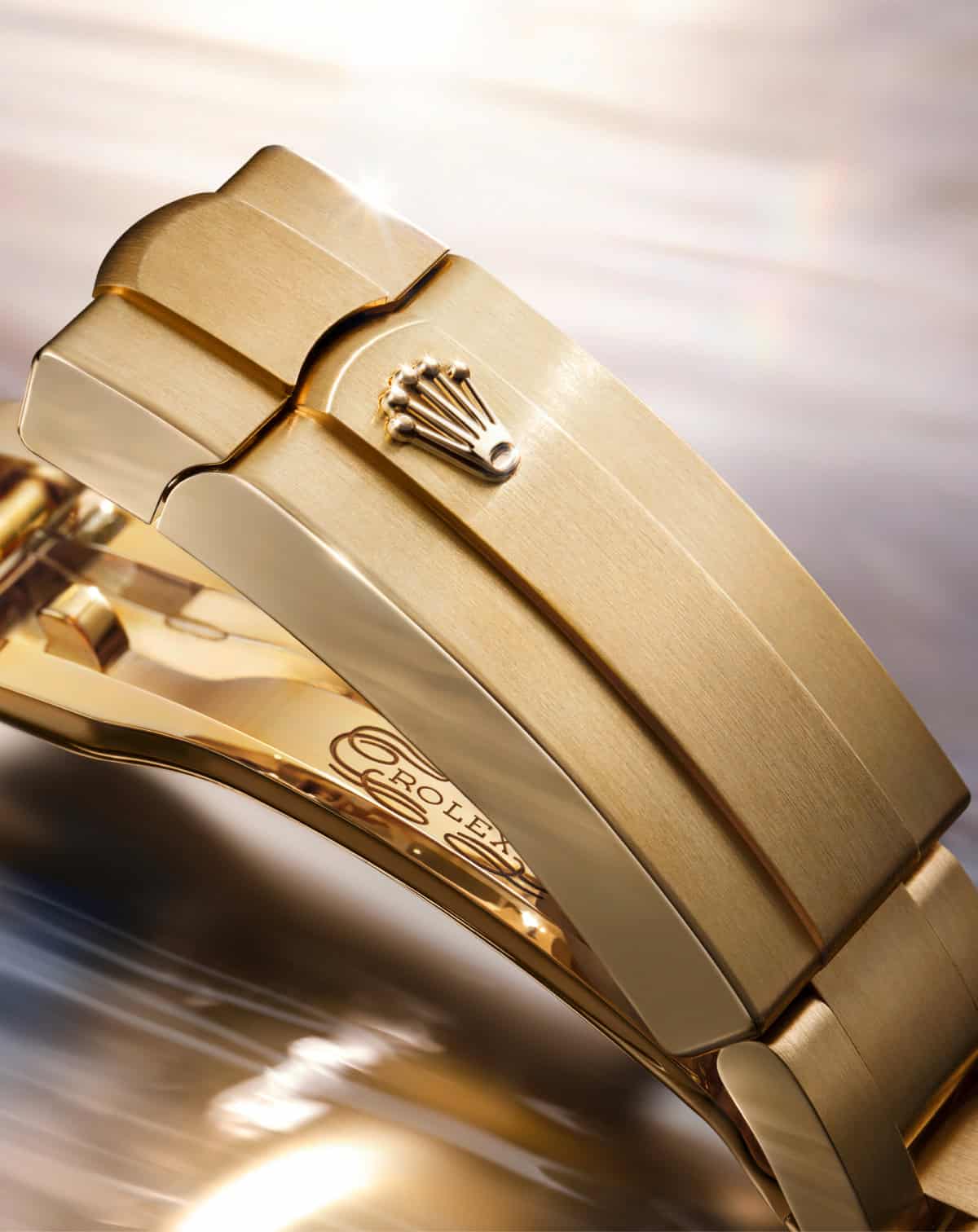 Die gelbgoldene Oyster Clasp der neuen Rolex Perpetual 28 und 34