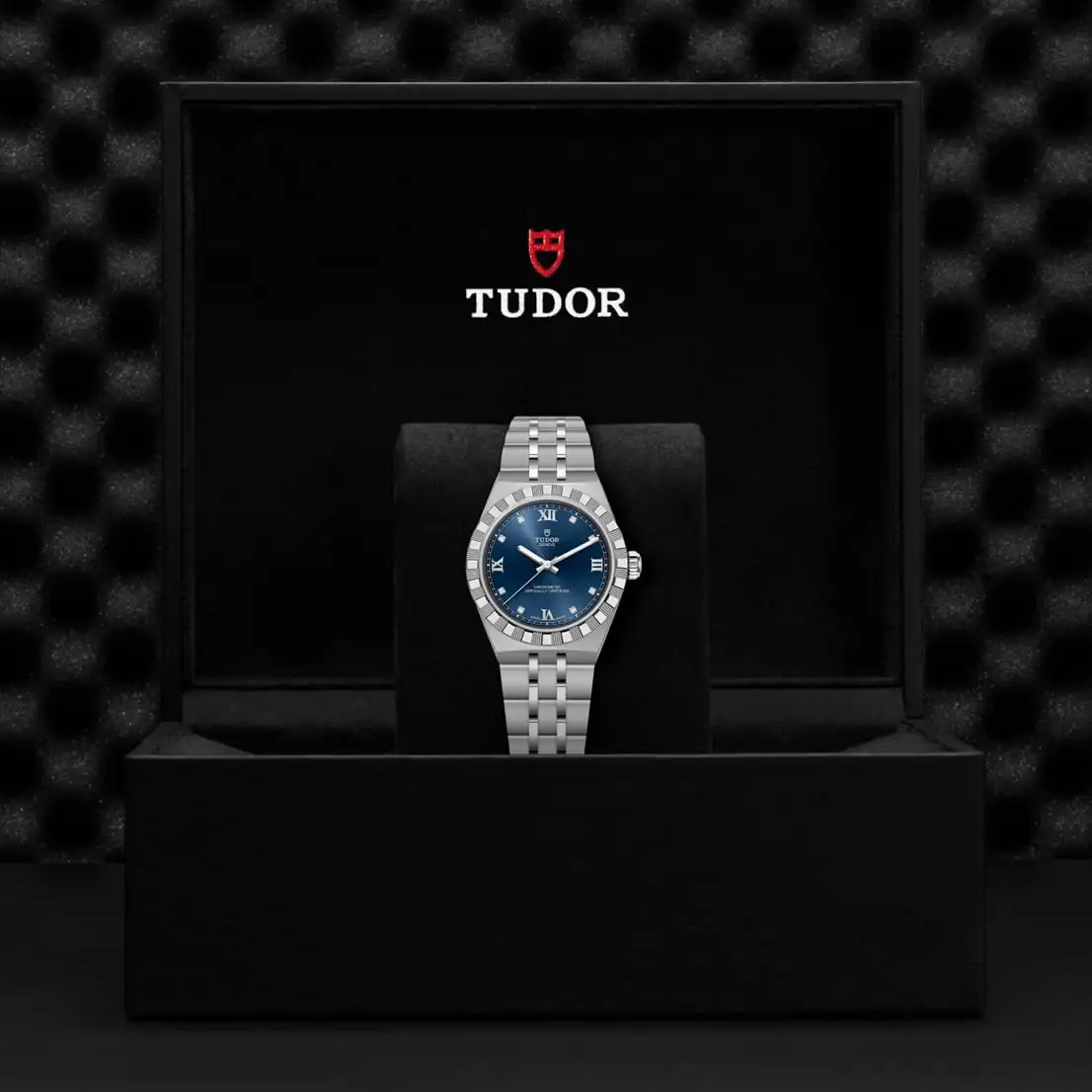 Tudor Royal mit Gehäuse und Band aus Edelstahl und blauem Zifferblatt und 30 Millimeter Durchmesser in der Box