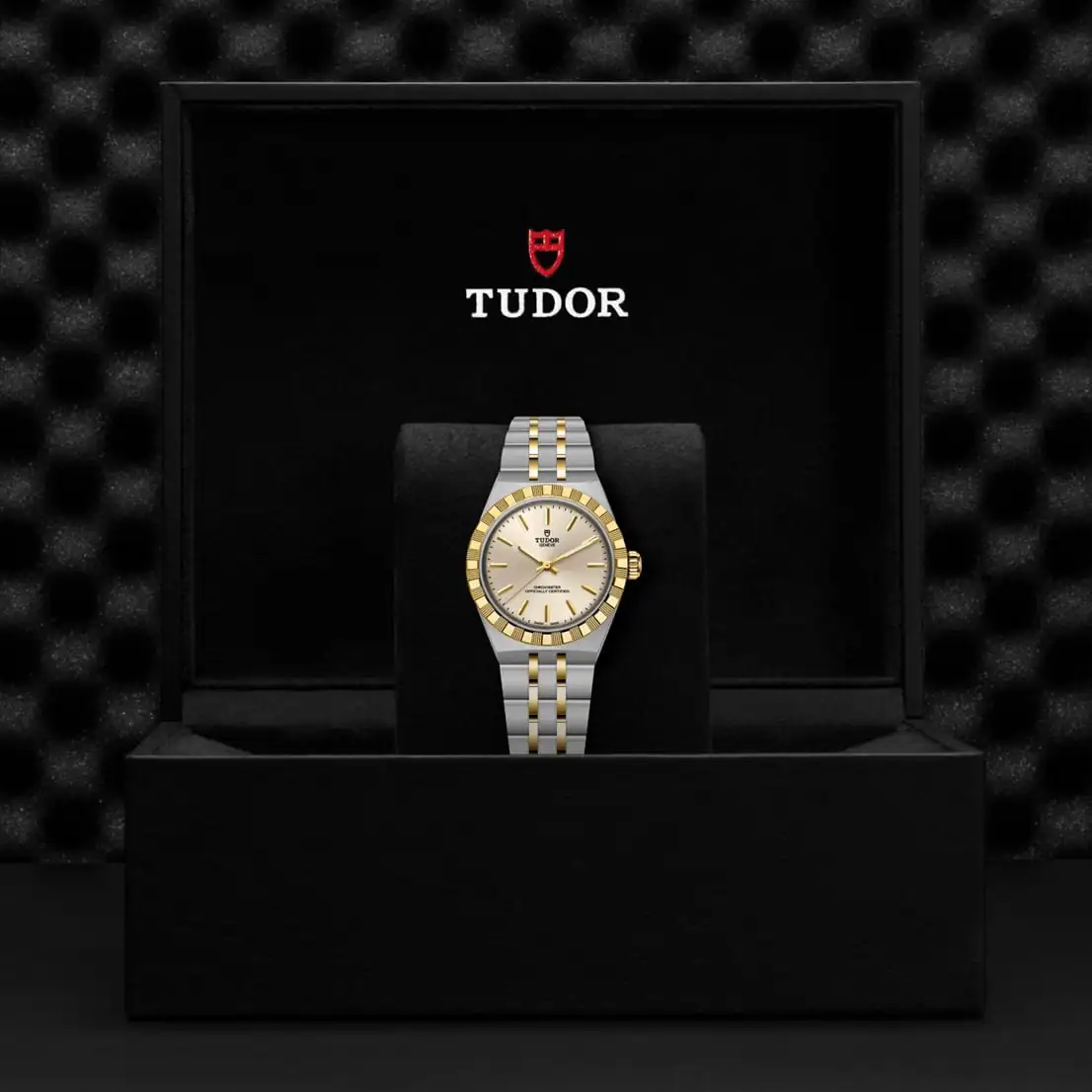 Tudor Royal mit Gehäuse und Band aus Edelstahl und Gelbgold mit champagnerfarbenem Zifferblatt und 30 Millimeter Durchmesser in der Box