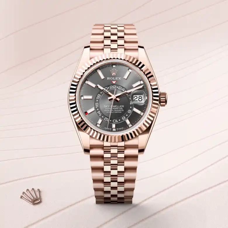 Rolex Sky-Dweller in 18 Karat Everose-Gold, Frontansicht