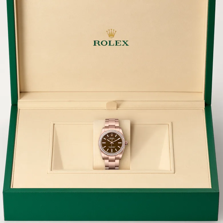 Rolex Oyster Perpetual in 18 Karat Everose-Gold in grüner Schatulle